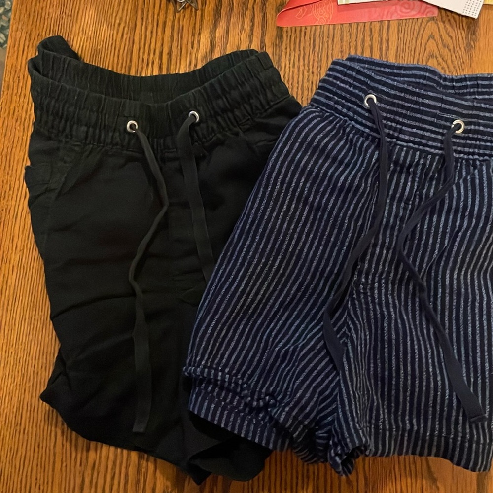 2 pairs of shorts